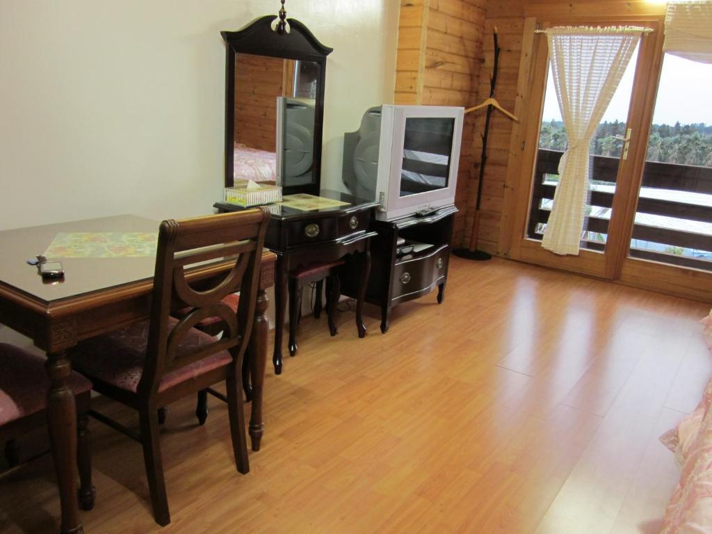 Breakfast At Tiffany'S Pension Seogwipo Room photo